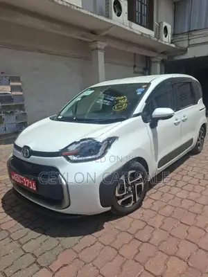 Toyota Sienta 2025
