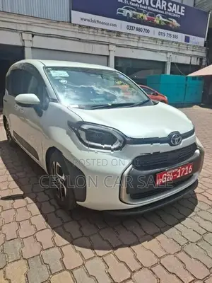 Toyota Sienta 2025