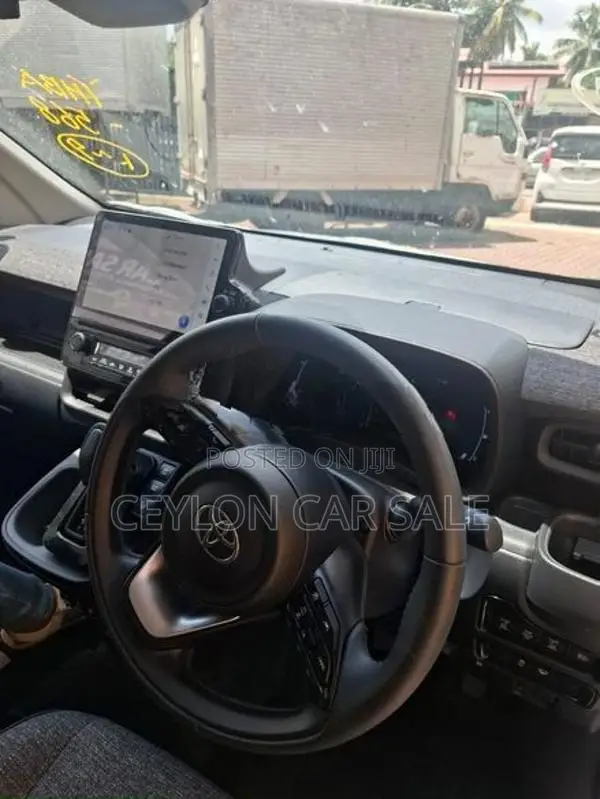 Toyota Sienta 2025