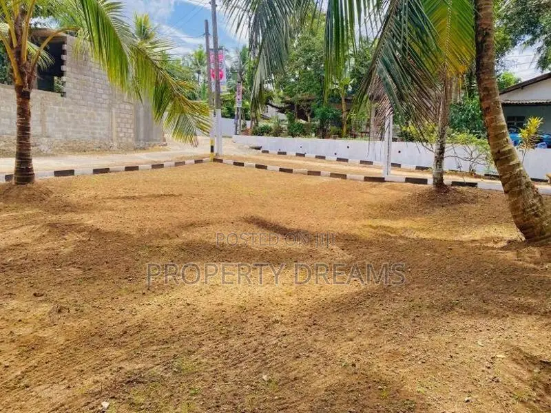 Land for Sale in Athurugiriya