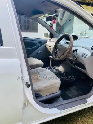 Toyota Platz 2000