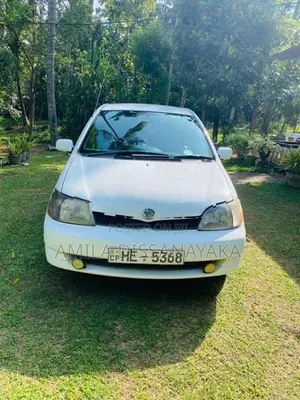 Toyota Platz 2000