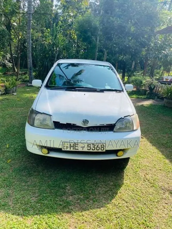 Toyota Platz 2000