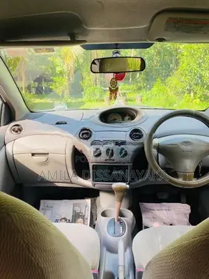 Toyota Platz 2000
