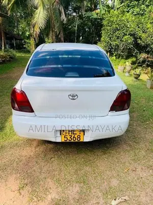 Toyota Platz 2000