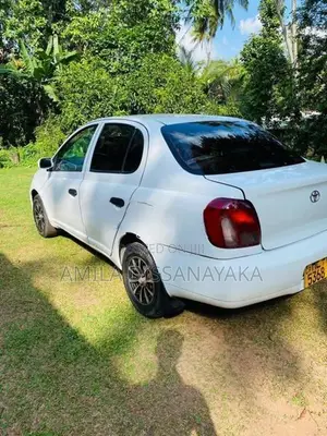 Toyota Platz 2000