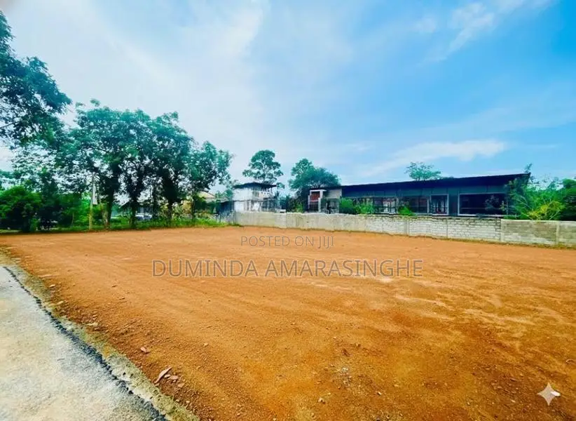 Land for sale in Thalawathugoda