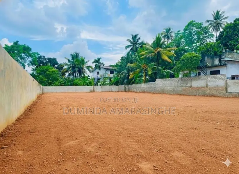 Land for sale in Thalawathugoda