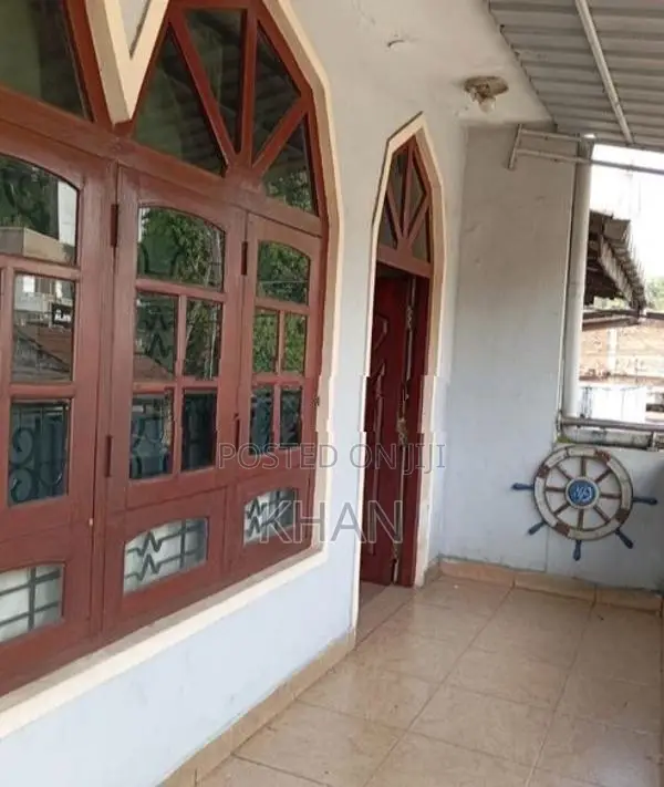 Building for Sale Madawala Bazzar
