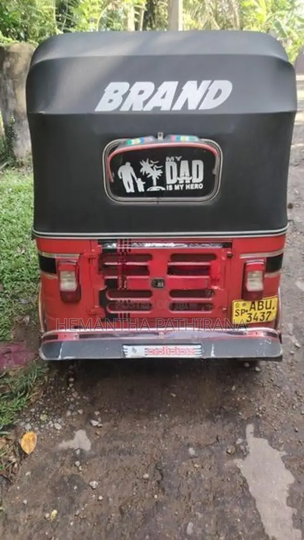 Bajaj RE 2019