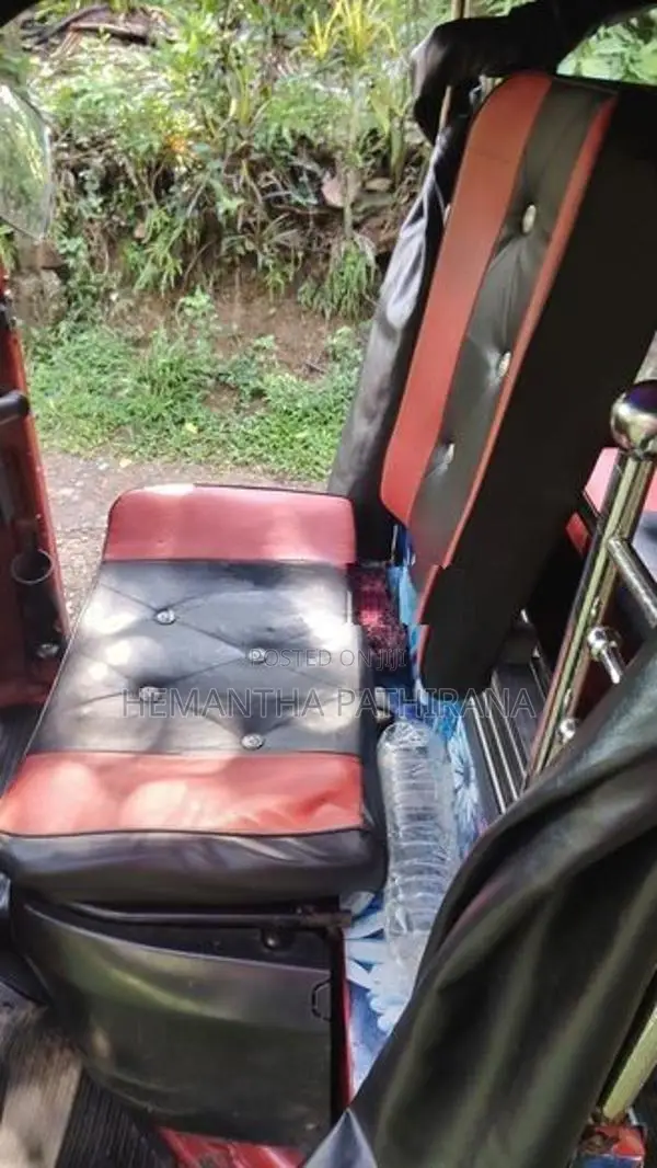 Bajaj RE 2019