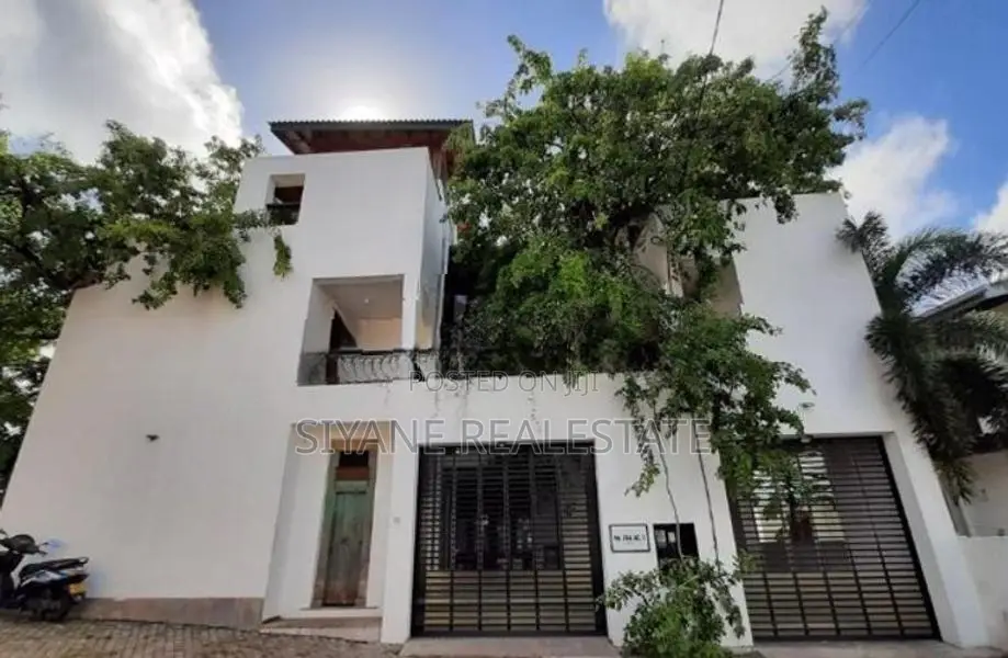 Three Storey House for Sale in Nugegoda