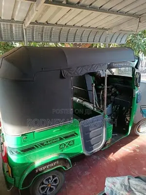 Bajaj RE 2017