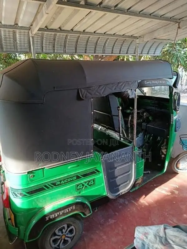 Bajaj RE 2017