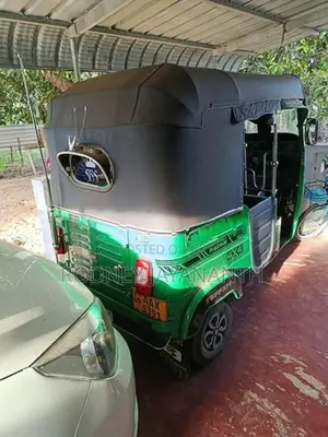 Bajaj RE 2017