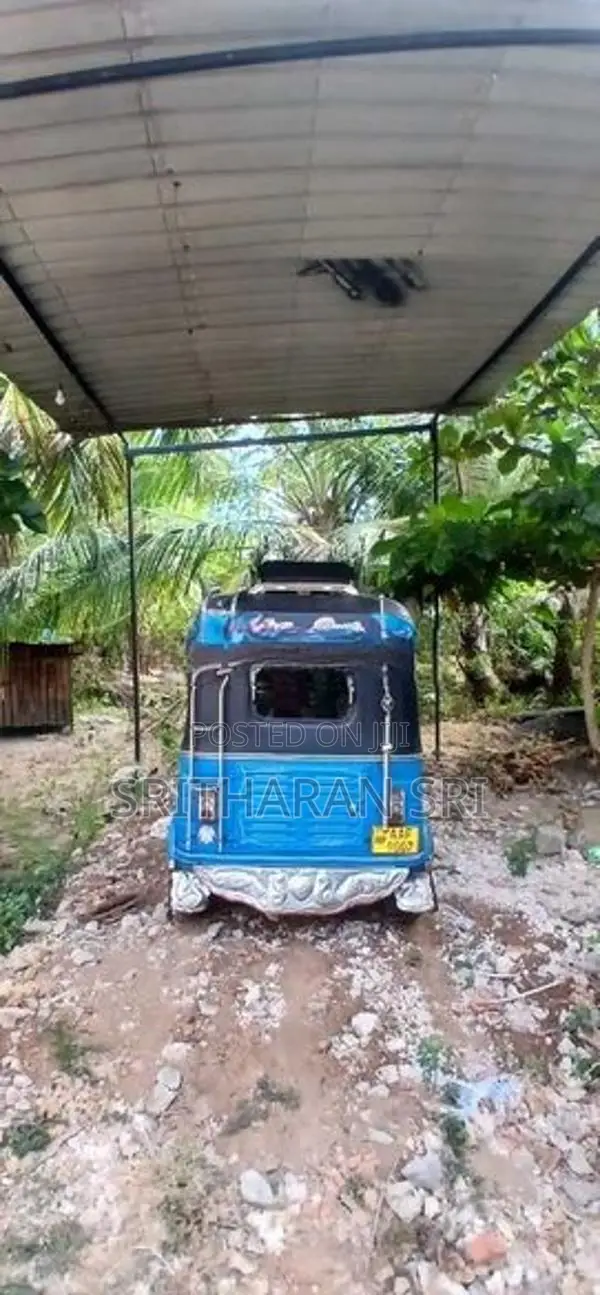 Bajaj RE 2013