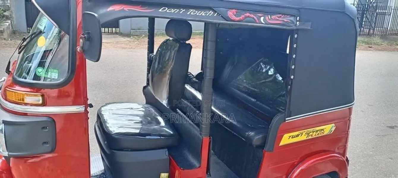 Bajaj RE 2015