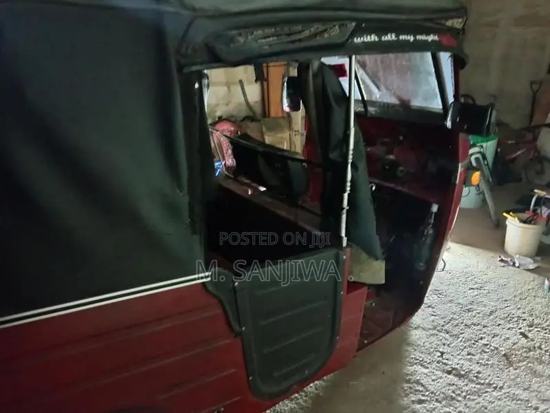 Bajaj RE 2005