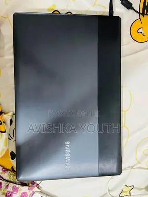 Samsung Lap Top 8 GB RAM 128 SSD