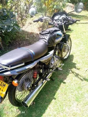 Bajaj CT100 2013