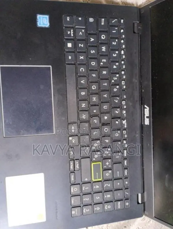 ASUS E510M Laptop 4GB 256GB. SSD Used