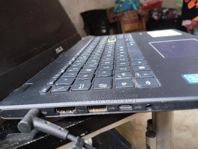 ASUS E510M Laptop 4GB 256GB. SSD Used