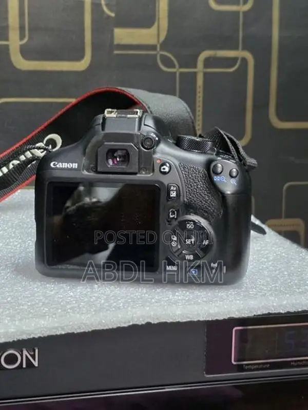 canon 1300D with lens