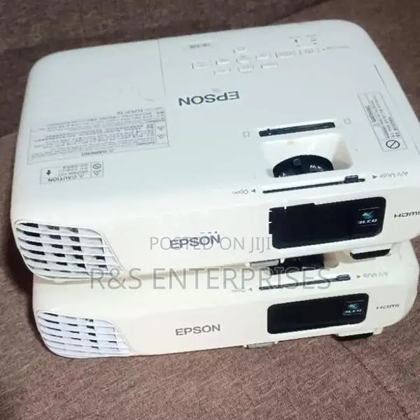 Epson EB-S03