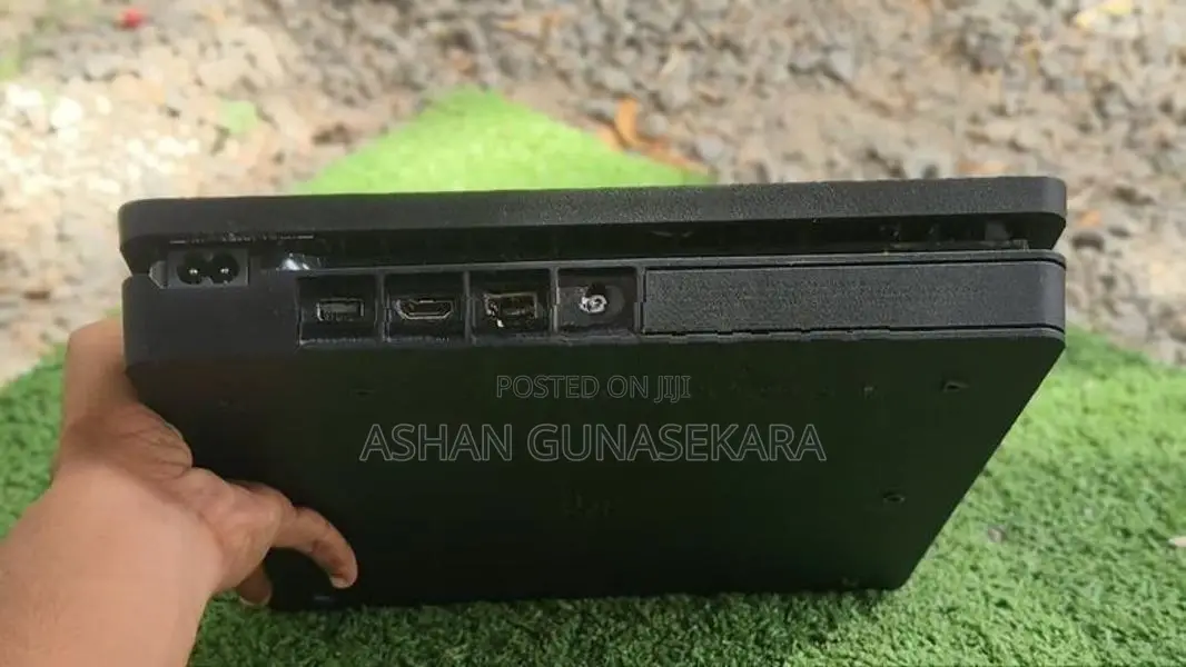 Sony PlayStation 4 Slim