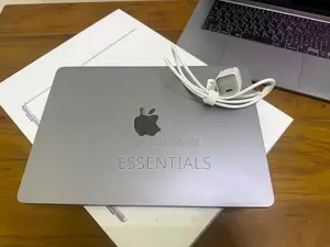 MacBook Air M2 Space Grey CC 120