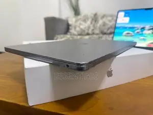 MacBook Air M2 Space Grey CC 120