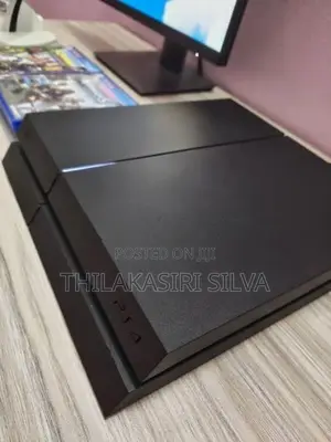 PS4 500GB (With CD)
