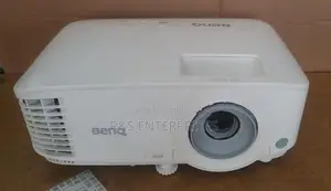Benq Projector With Remote/Cable