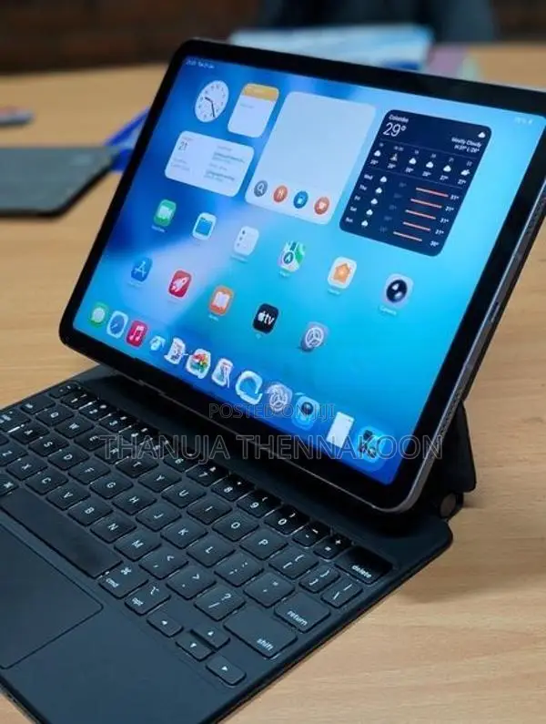 Apple iPad Air 5 with Magic keyboard