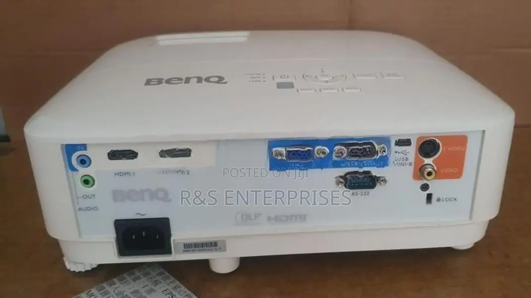 Benq Projector With Remote/Cable