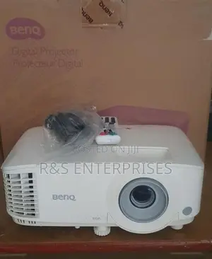 Benq Projector With Remote/Cable
