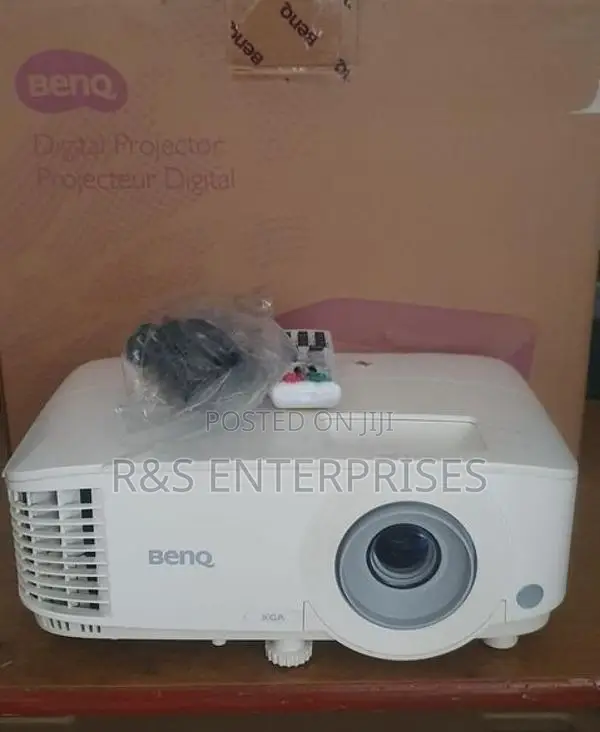 Benq Projector With Remote/Cable