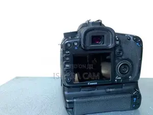 Canon 7D DSLR Body with 300 Lens