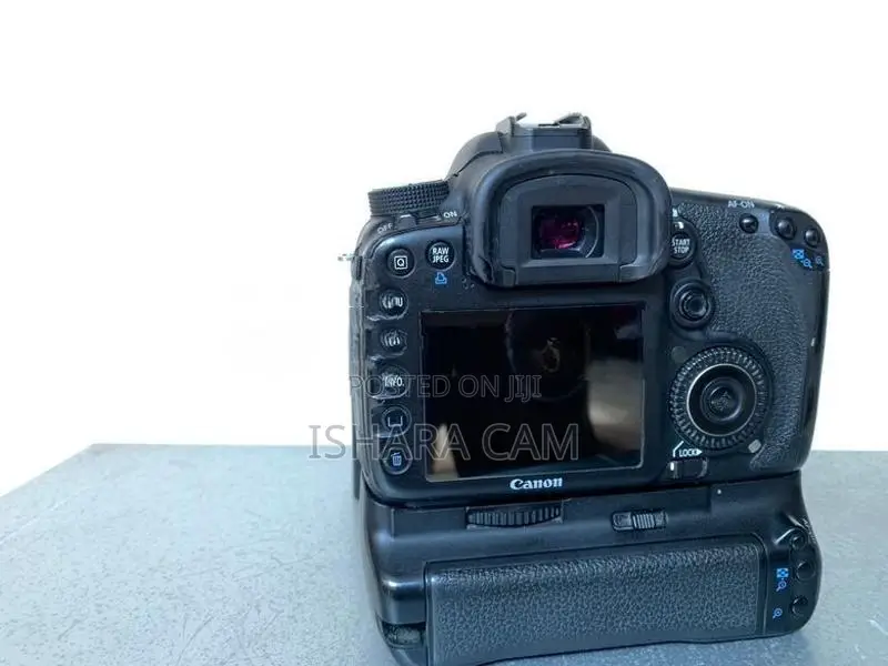 Canon 7D DSLR Body with 300 Lens