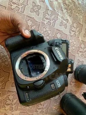 canon 5D mark 2 DSLR body with lens