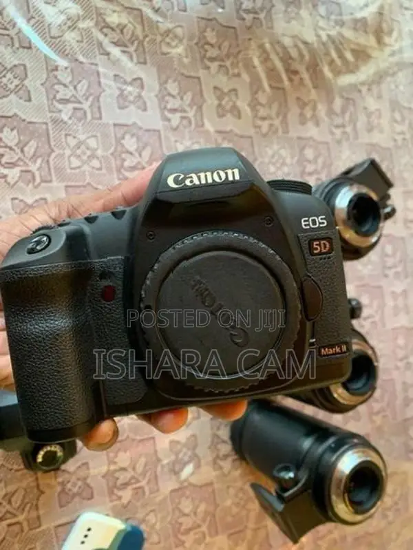 canon 5D mark 2 DSLR body with lens