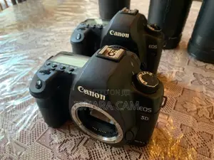 canon 5D mark 2 DSLR body with lens