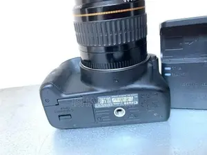 canon 100D DSLR body with lens