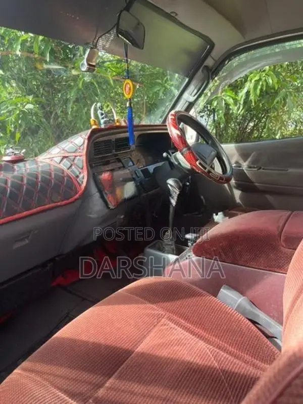 Toyota Dolphin 1999