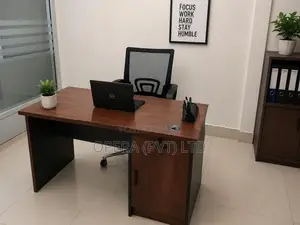 🪑 Office Table + Mesh Chair