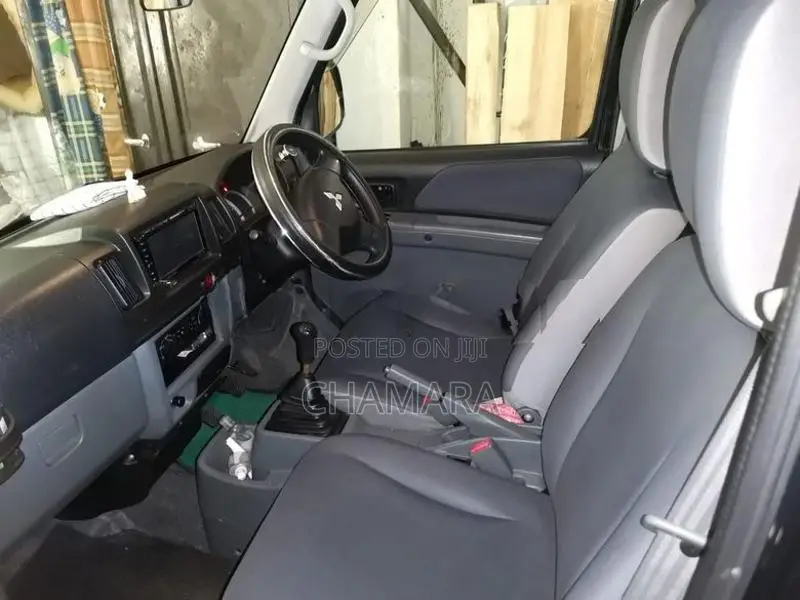 Mitsubishi Minicab 2012