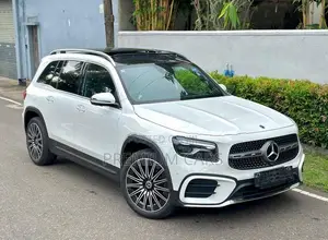 Mercedes Benz GLB 180 AMG 2025