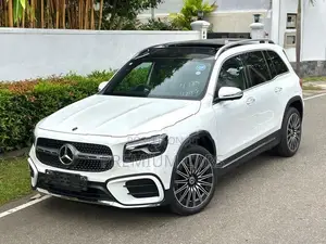 Mercedes Benz GLB 180 AMG 2025