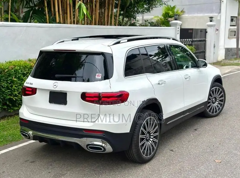 Mercedes Benz GLB 180 AMG 2025