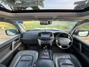 Toyota Land Cruiser V8 ZX 2010